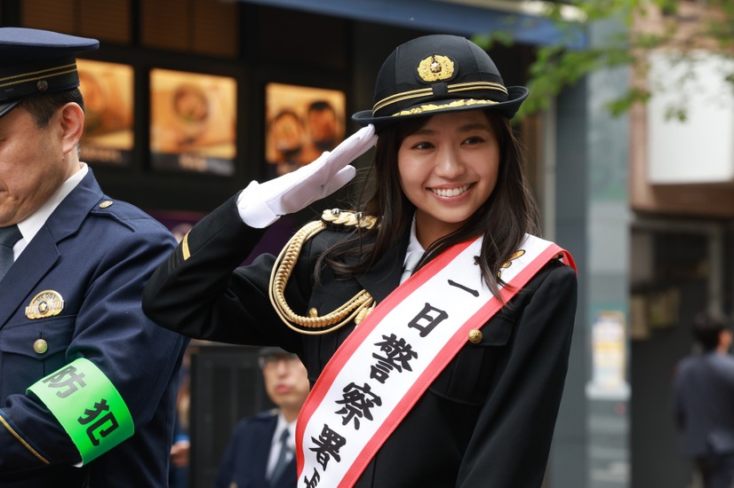 大原優乃、ピコ太郎、錦笑亭満堂が三田警察署一日署長に就任！特殊詐欺被害撲滅訴える