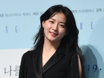 「キスは毎日。昨日もした」女優イ・ヨンエ、20歳年上の夫と今もラブラブであると明かし話題