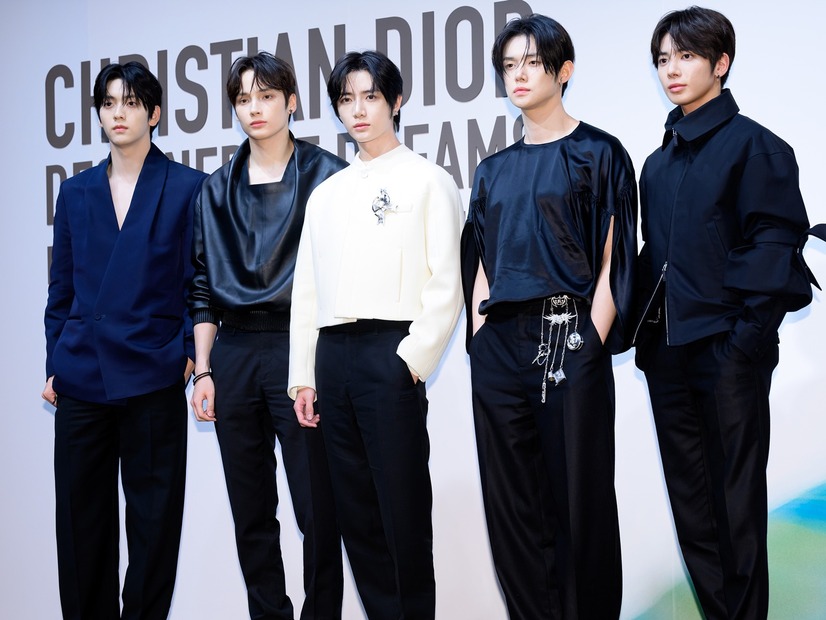 TXT、爽やかさ溢れる美青年！スペインで撮影した新SG『Love Language』コンセプト写真公開
