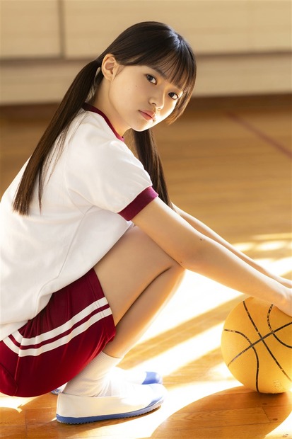 小森香乃写真集『小悪魔天使ちゃん』撮影：西村 康