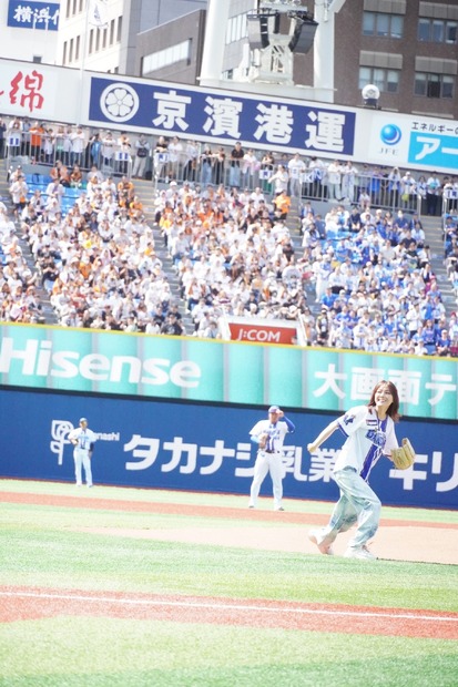 相川七瀬、始球式でノーバンピッチング！3度目の正直