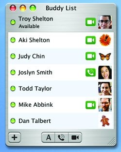 次期Mac OS X「Panther」ではビデオチャット機能を標準搭載。「iChat AV」のβ版を公開