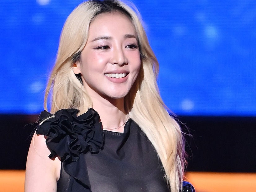 「全部脱ぐ」宣言に“未成年との遊び”と話題豊富な韓国女性歌手、折れそうな激細近影に注目