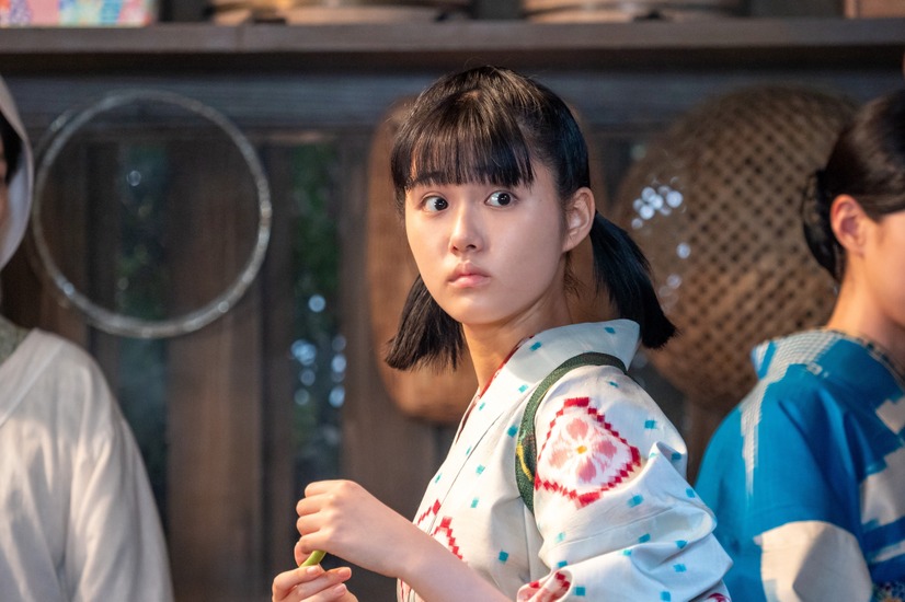 『あんぱん』朝田家の三女・朝田メイコ役を演じる原菜乃華　（C）NHK