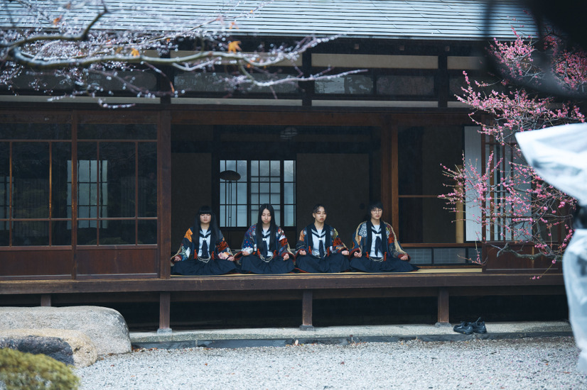新しい学校のリーダーズのライブ＆ドキュメンタリー映画『青春イノシシ　ATARASHII GAKKO! THE MOVIE』　（C）2025, ASOBISYSTEM / TV ASAHI MUSIC / TWIN PLANET & CJ 4DPLEX Japan