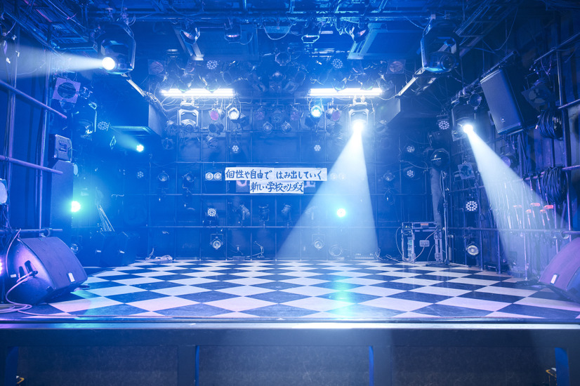 新しい学校のリーダーズのライブ＆ドキュメンタリー映画『青春イノシシ　ATARASHII GAKKO! THE MOVIE』　（C）2025, ASOBISYSTEM / TV ASAHI MUSIC / TWIN PLANET & CJ 4DPLEX Japan