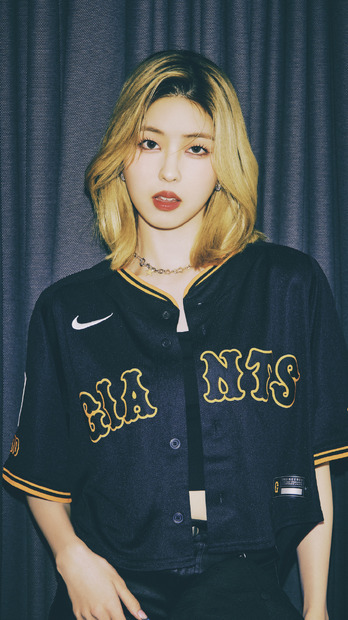 「BLACK DIAMOND SERIES2025」ソロ コラボビジュアル （C）YOMIURI GIANTS　（C）LAPONE GIRLS