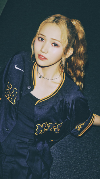 「BLACK DIAMOND SERIES2025」ソロ コラボビジュアル （C）YOMIURI GIANTS　（C）LAPONE GIRLS
