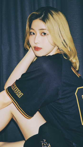 「BLACK DIAMOND SERIES2025」ソロ コラボビジュアル （C）YOMIURI GIANTS　（C）LAPONE GIRLS