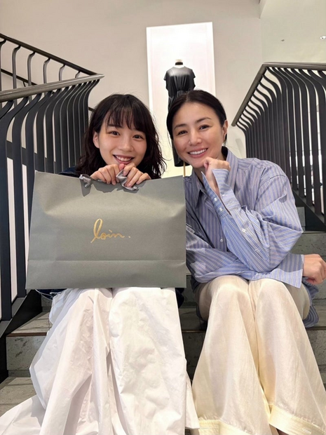 のんと井川遥（写真はのんの公式ブログから）