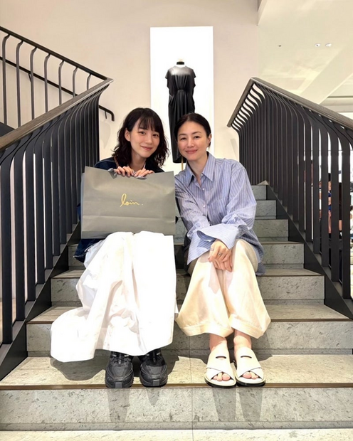 のんと井川遥（写真はのんの公式ブログから）