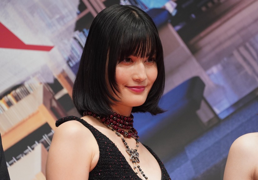 橋本愛【写真：竹内みちまろ】