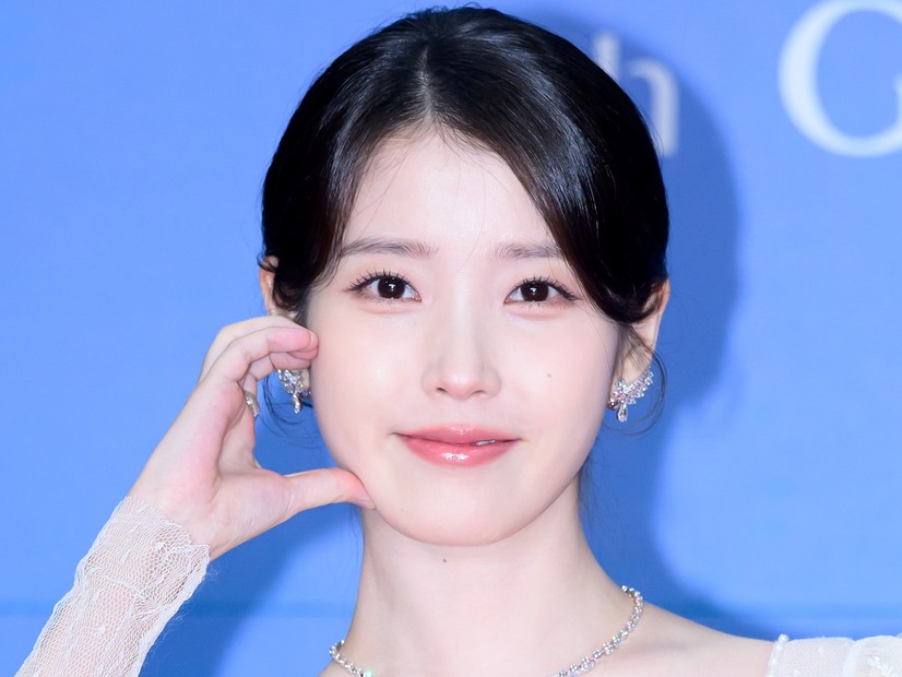 MVではチャウヌと共演！IU、新アルバムのトラックリスト＆“通話イベント”に反響続々