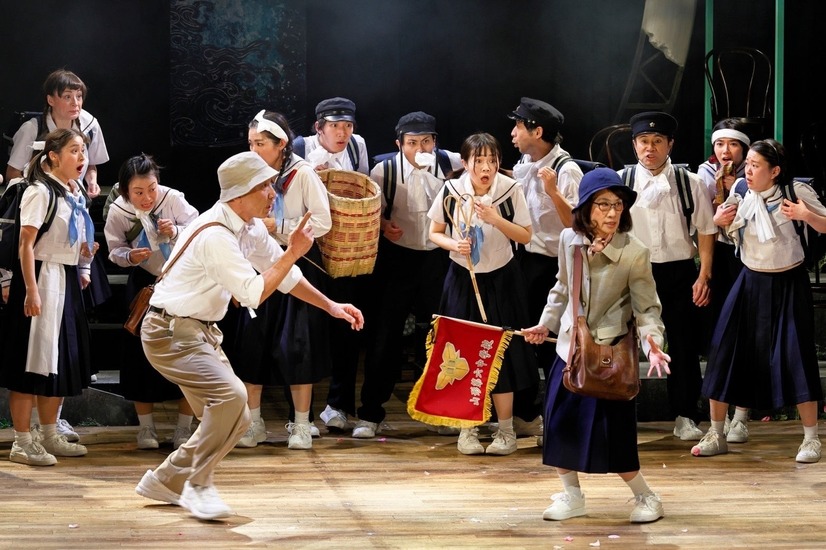 「渡辺えり古稀記念公演『りぼん』」　撮影：横田敦史