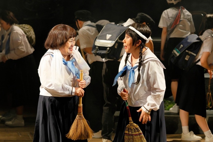 「渡辺えり古稀記念公演『りぼん』」　撮影：横田敦史