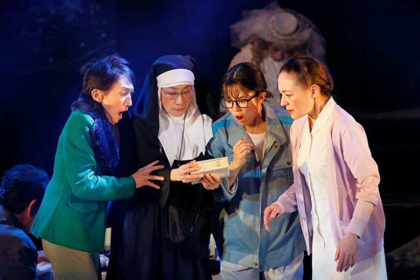 「渡辺えり古稀記念公演『りぼん』」　撮影：横田敦史