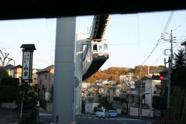 帰路は、モノレールの下を通る鎌倉山経由の道を選んでみた