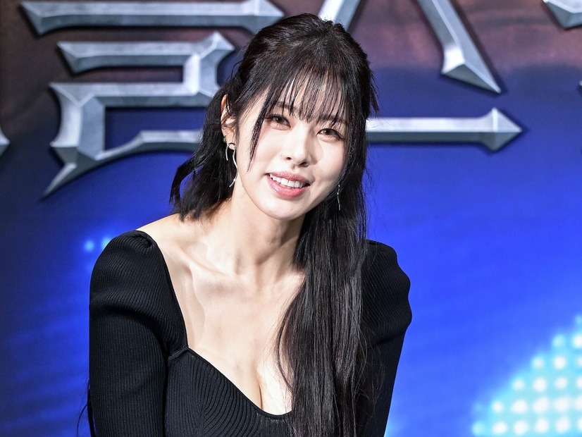 ほぼ全部見えてる…韓国の美人弁護士タレント、再婚前に披露した“背徳のバックレス”【PHOTO】