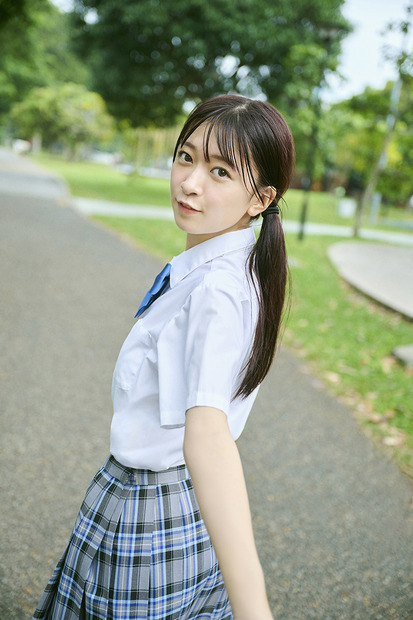 『【オールアザー版】鈴原希実 1st写真集 届け』撮影／熊木優