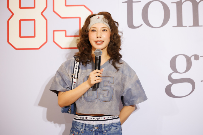 仲里依紗、おへそチラ見せデニムコーデを披露