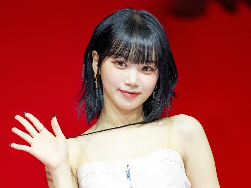 花も霞む美しさ──LE SSERAFIM・チェウォンが「お姫様すぎる」と話題！クォン・ウンビも反応【PHOTO】