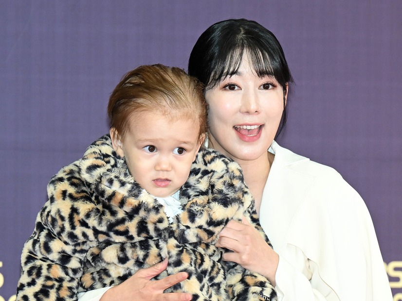 西洋男性から精子提供で自ら未婚の母に 韓国で活動する日本人タレントが豊胸を諦めた理由