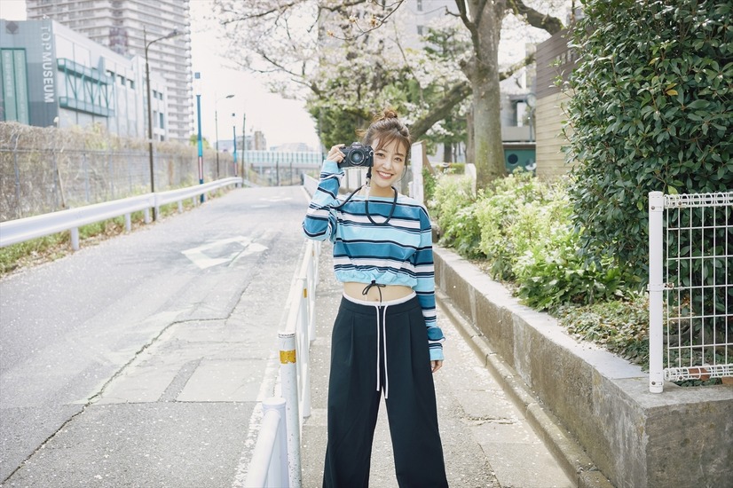 撮影をする中川絵美里 写真 : 桑島智輝