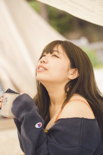 たにりか（谷梨花）153cm  1stデジタル写真集『週末ふたりキャンプ』　撮影：藤本和典
