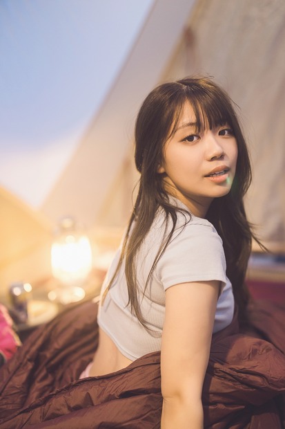 たにりか（谷梨花）153cm  1stデジタル写真集『週末ふたりキャンプ』　撮影：藤本和典
