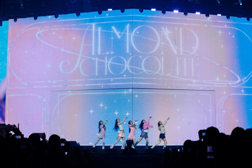 ILLIT 2025 Weverse Con Festival ステージ写真　(P)&(C) BELIFT LAB Inc.