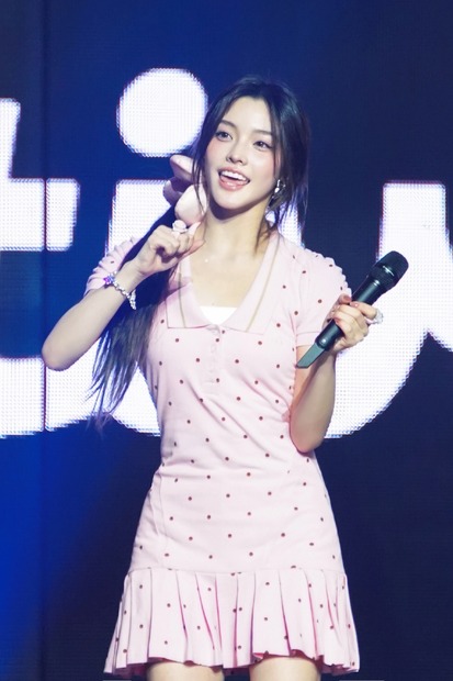 ILLIT 2025 Weverse Con Festival ステージ写真　(P)&(C) BELIFT LAB Inc.