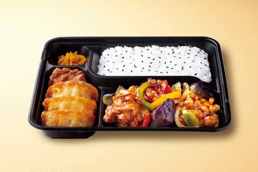スタミナ鶏となすの黒酢あん弁当　（税込価格862.92円）