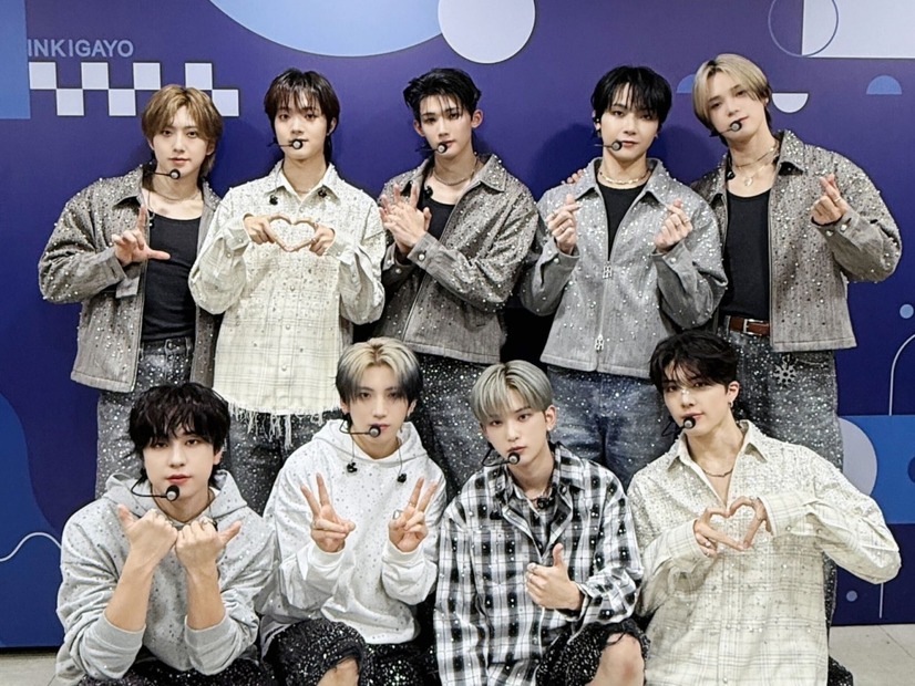 ＆TEAM、韓国の音楽番組で圧巻パフォーマンス披露！唯一無二の存在感で華やかにカムバック