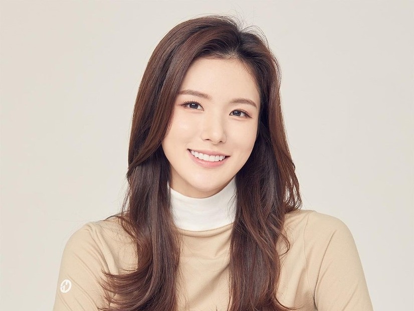 細身なのにスゴいボリュームでつい二度見…韓国女子ゴルファーの“美しき撮影オフショット”に反響【PHOTO】