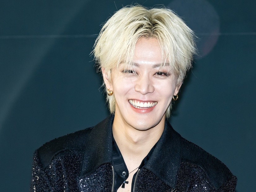 NCT・ユウタ、日本で始球式に挑戦！爽やか“ユニフォーム”姿にファン歓喜「似合う～」【PHOTO】
