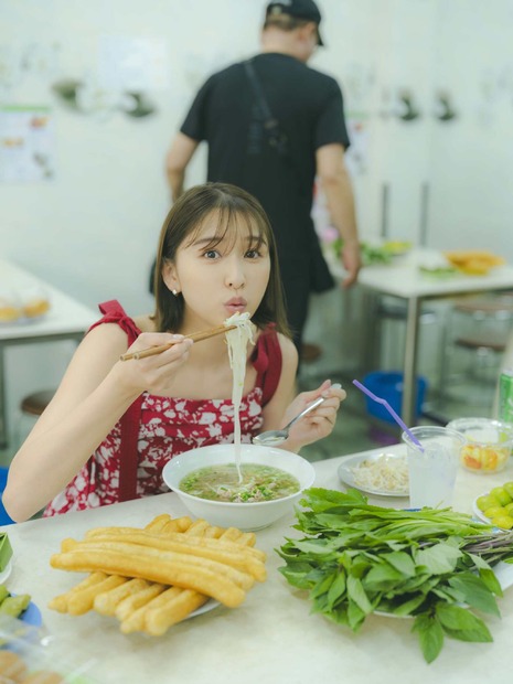 玉井詩織の写真集『たまゆら』収録イメージカット　撮影：遠藤優貴　（C）SDP