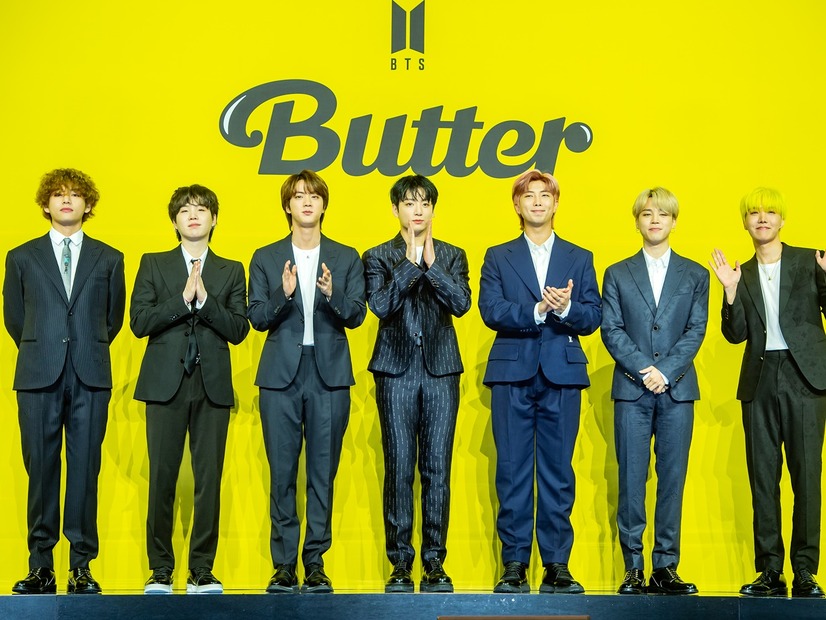 BTS、メンバーの除隊控えお祝いムード最高潮！HYBE本社に「WE ARE BACK」ラッピング登場