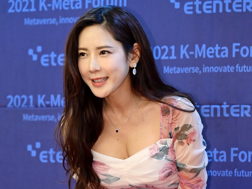 結婚を発表すると同時に疑惑に包まれた43歳のK-POPアイドル…恋人がいたのに“お見合い番組”に出演した？