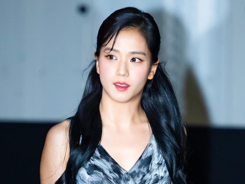 本当に30歳?!BLACKPINK・ジス、制服姿の破壊力…映画『全知的な読者の視点から』スチール写真公開