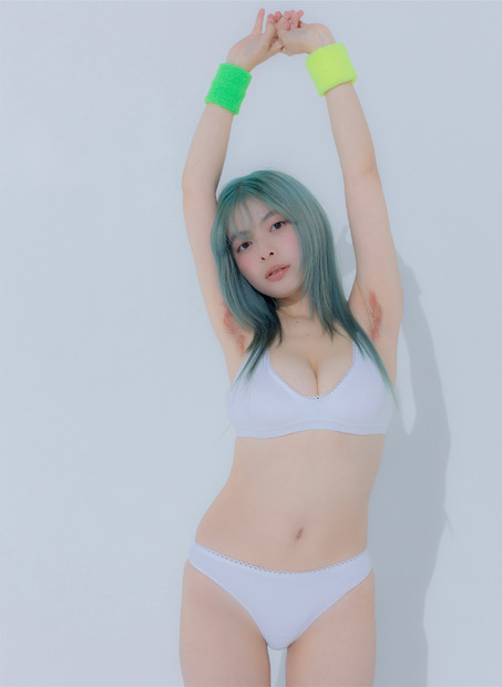 あにお天湯の新作デジタル写真集『EVE』　撮影：Akihiro Saga　（C）2025 As.