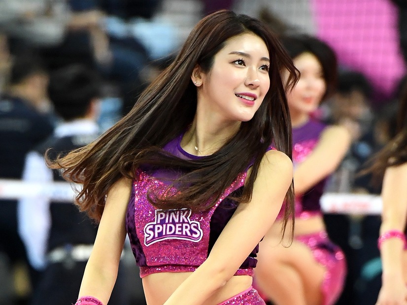 ハンパない魅力に釘付け！韓国チアガール、大胆スイムウェアのはっちゃけショット「人魚姫ですか？」【PHOTO】