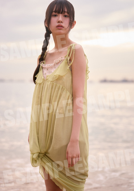 小久保柚乃の2nd写真集『こくぼづかん2』特典生写真画像　撮影：中村和孝　（C）中村和孝／小学館