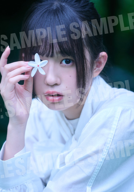 小久保柚乃の2nd写真集『こくぼづかん2』特典生写真画像　撮影：中村和孝　（C）中村和孝／小学館