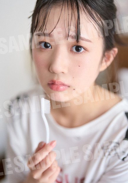小久保柚乃の2nd写真集『こくぼづかん2』特典生写真画像　撮影：中村和孝　（C）中村和孝／小学館