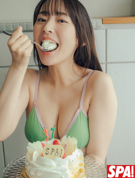高崎かなみ（撮影：東京祐 ヘアメイク：花房みなみ スタイリング：毛塚由恵）