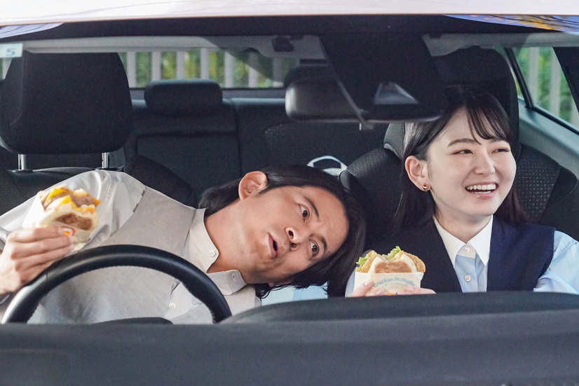岡田准一と山田杏奈が共演する「朝マック」の新TVCMシリーズ