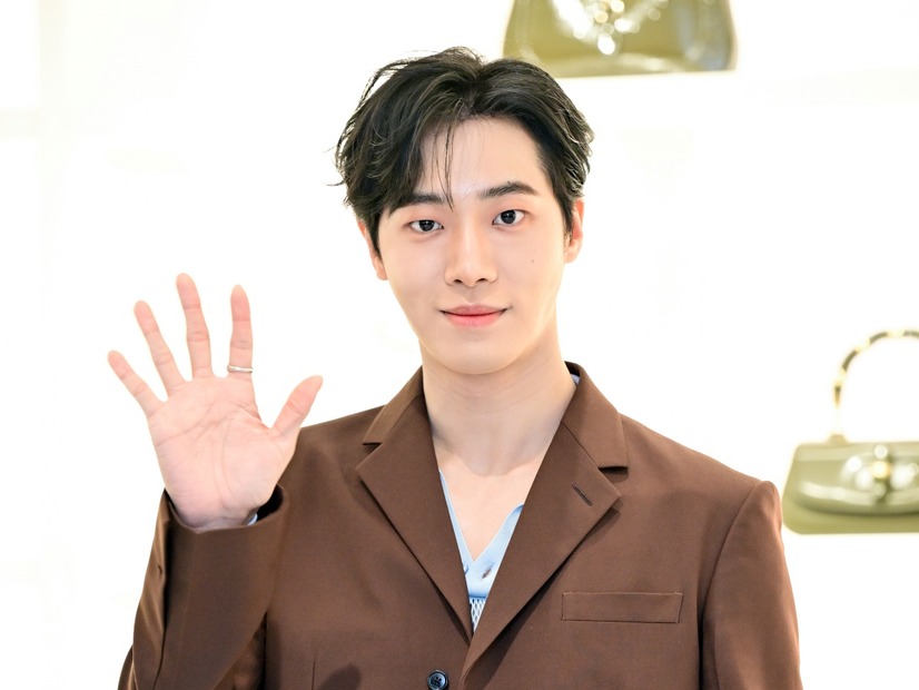 韓国ゲイタレントも大絶賛のチュ・ヨンウ、父＆弟も超長身モデルの“ビジュアル遺伝子”が話題に