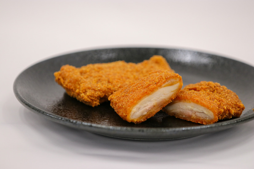 ファミチキレッド（断面）