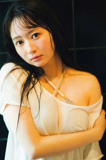江籠裕奈の3rd写真集先行カット　撮影／カノウリョウマ　（C）光文社