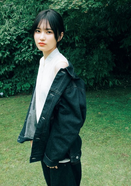 「B.L.T.2025年8月号」ローソンエンタテインメント購入特典ポスター【的野美青（櫻坂46）】（表）